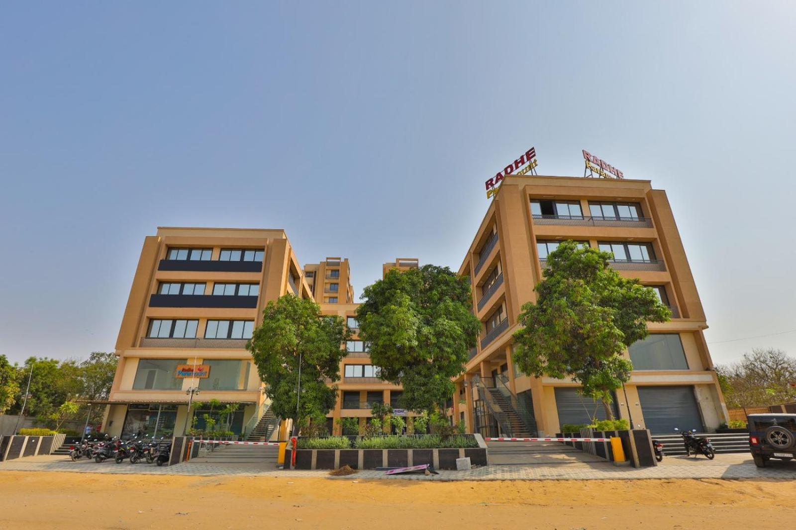 Hotel Legacy Ahmedabad Ngoại thất bức ảnh