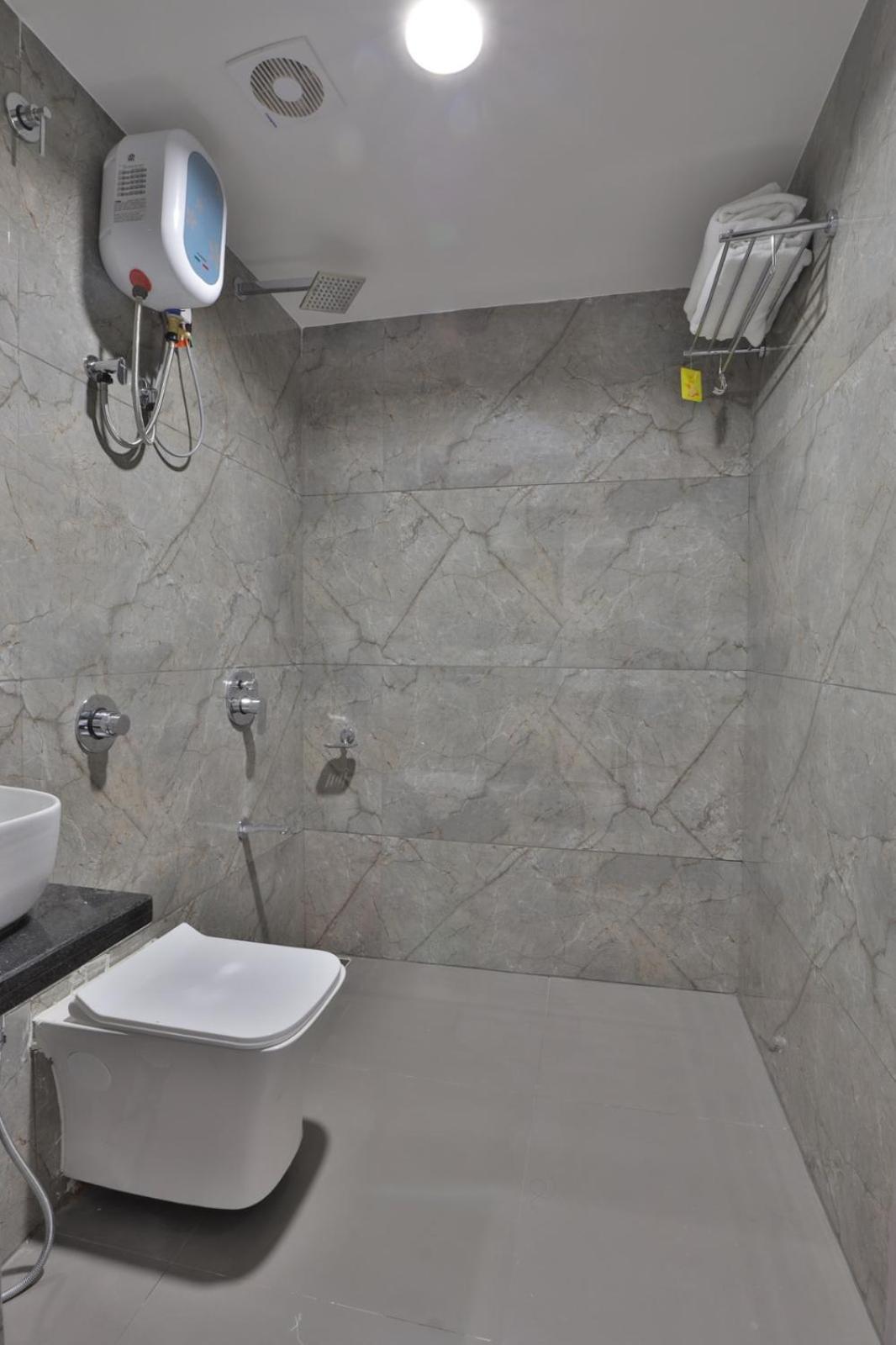 Hotel Legacy Ahmedabad Ngoại thất bức ảnh