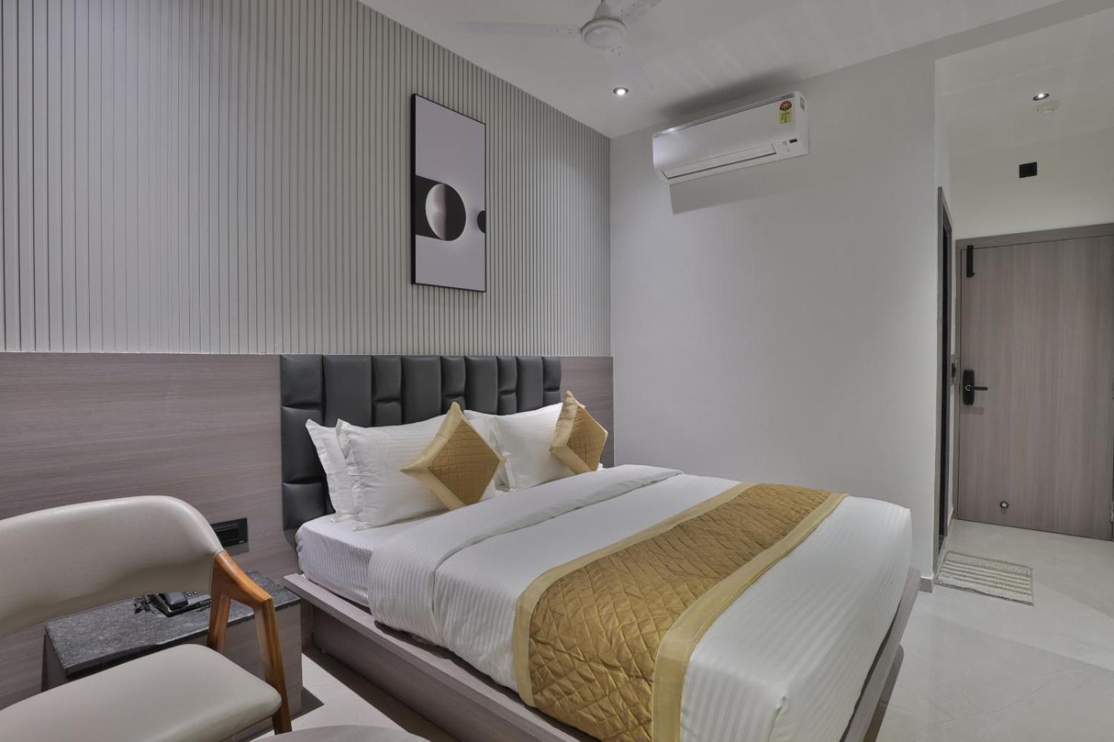 Hotel Legacy Ahmedabad Ngoại thất bức ảnh