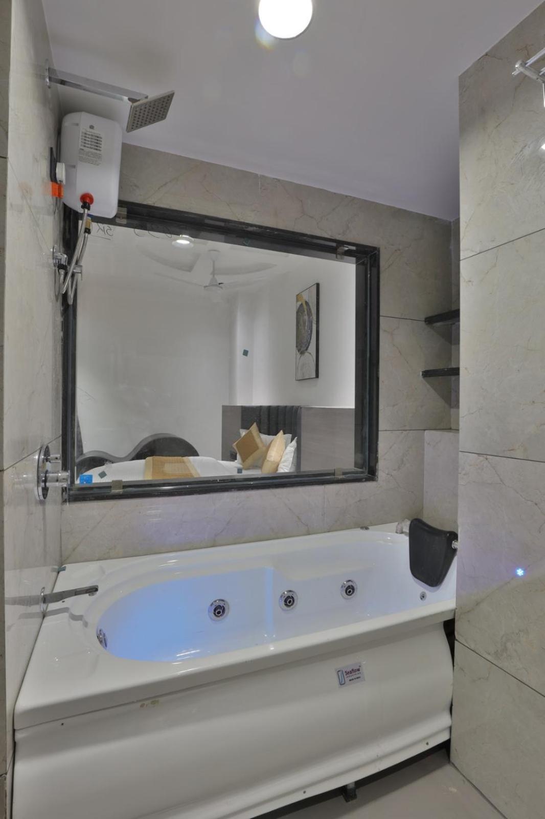 Hotel Legacy Ahmedabad Ngoại thất bức ảnh